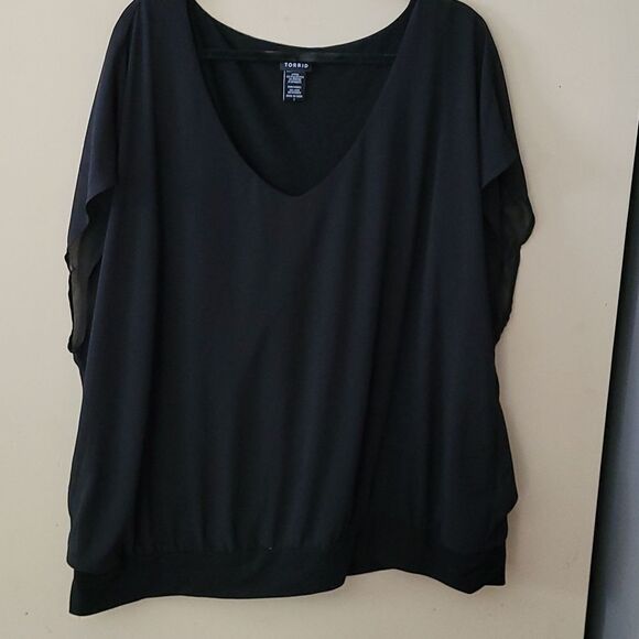 COPY - Cute Torrid top size 3 - Picture 1 of 5